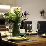La Luxury Peneus *